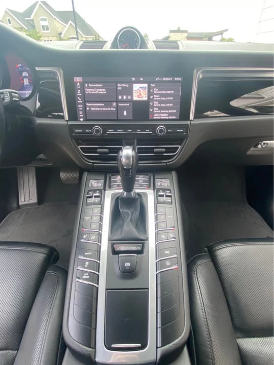 2021 Porsche Macan Turbo - Image 12 of 19