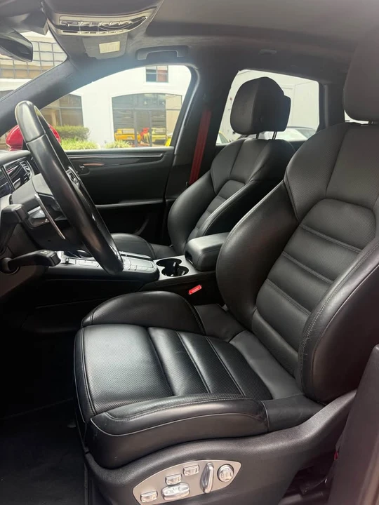 2021 Porsche Macan Turbo - Image 10 of 13