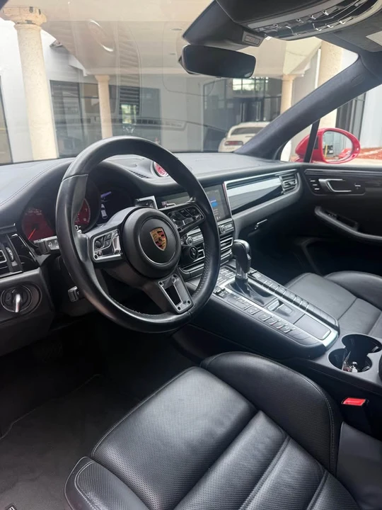2021 Porsche Macan Turbo - Image 9 of 13