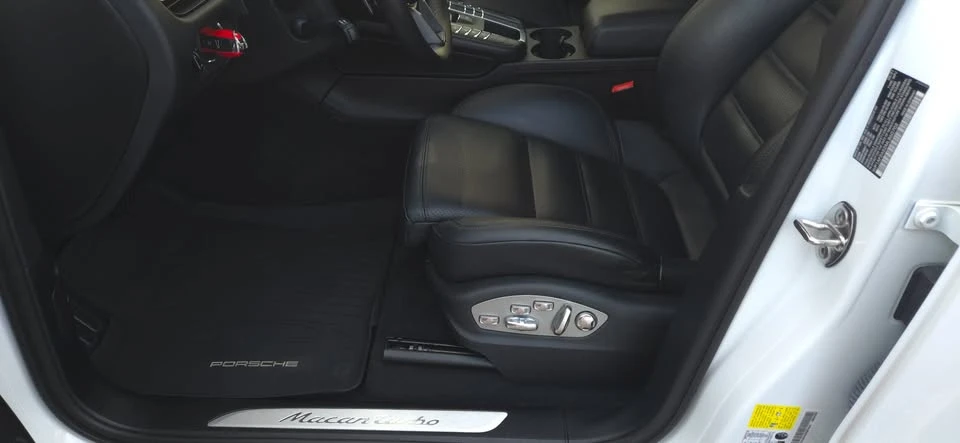 2021 Porsche Macan Turbo - Image 11 of 19