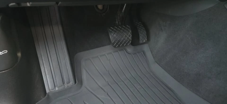 2021 Porsche Macan Turbo - Image 16 of 19