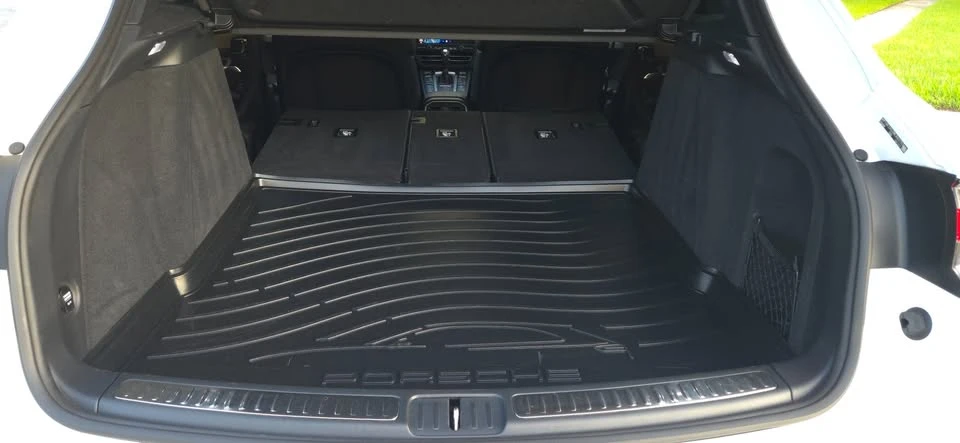 2021 Porsche Macan Turbo - Image 18 of 19