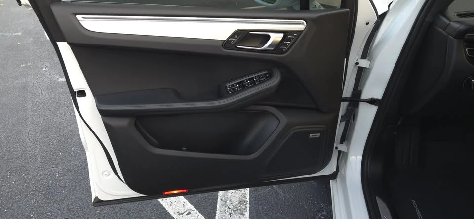2021 Porsche Macan Turbo - Image 15 of 19