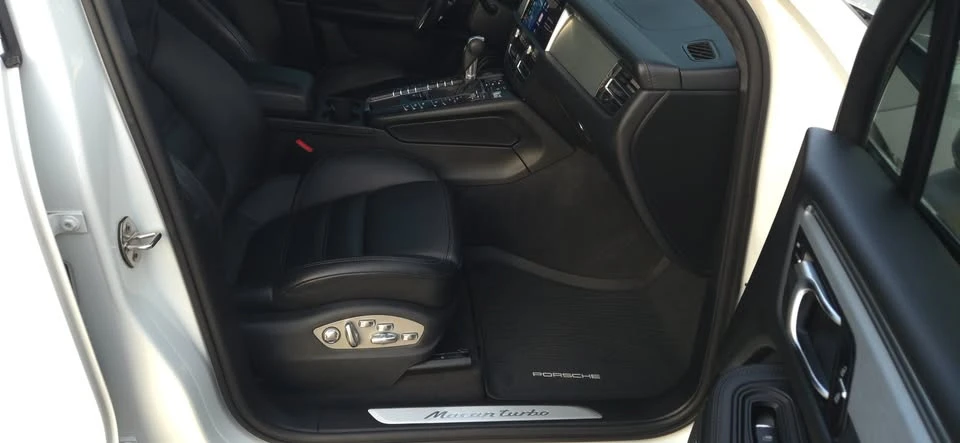 2021 Porsche Macan Turbo - Image 12 of 19