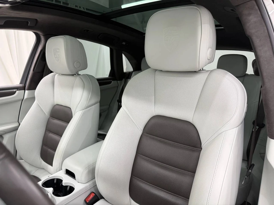 2021 Porsche Macan Turbo - Image 5 of 5