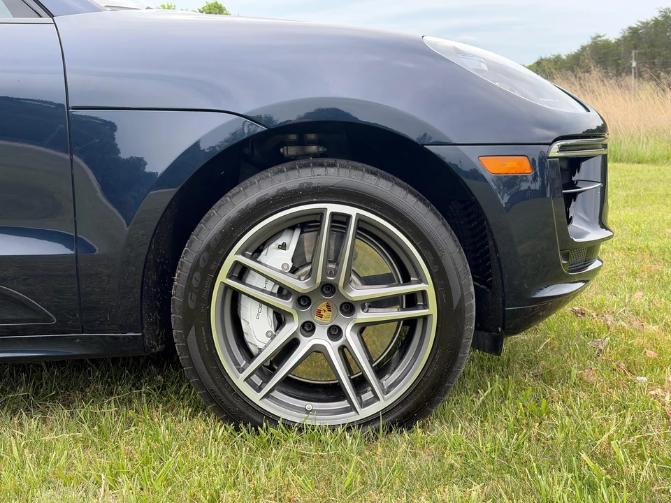 2021 Porsche Macan Turbo - Image 17 of 31