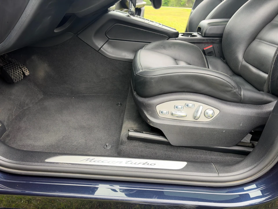 2021 Porsche Macan Turbo - Image 23 of 31
