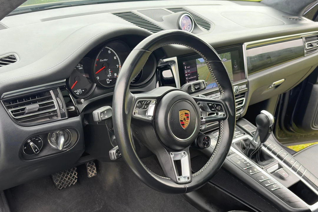 2021 Porsche Macan Turbo - Image 18 of 31