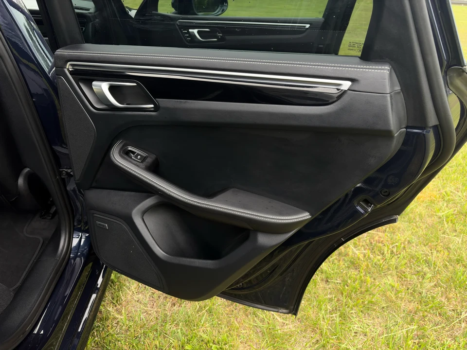 2021 Porsche Macan Turbo - Image 18 of 31