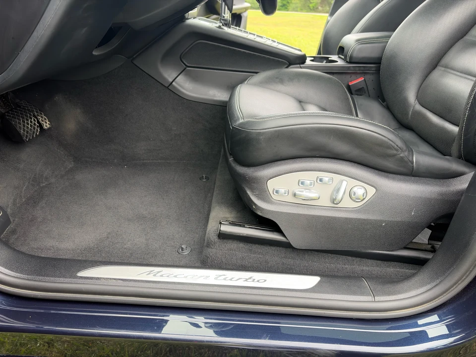 2021 Porsche Macan Turbo - Image 21 of 31