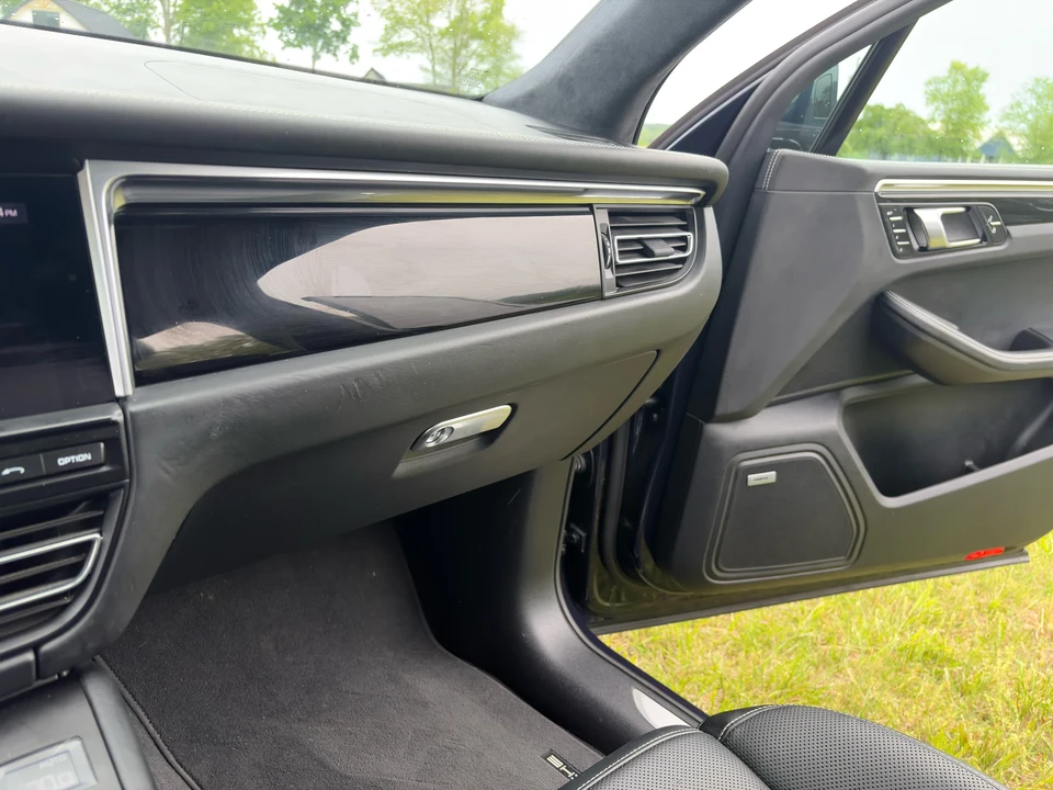 2021 Porsche Macan Turbo - Image 20 of 31