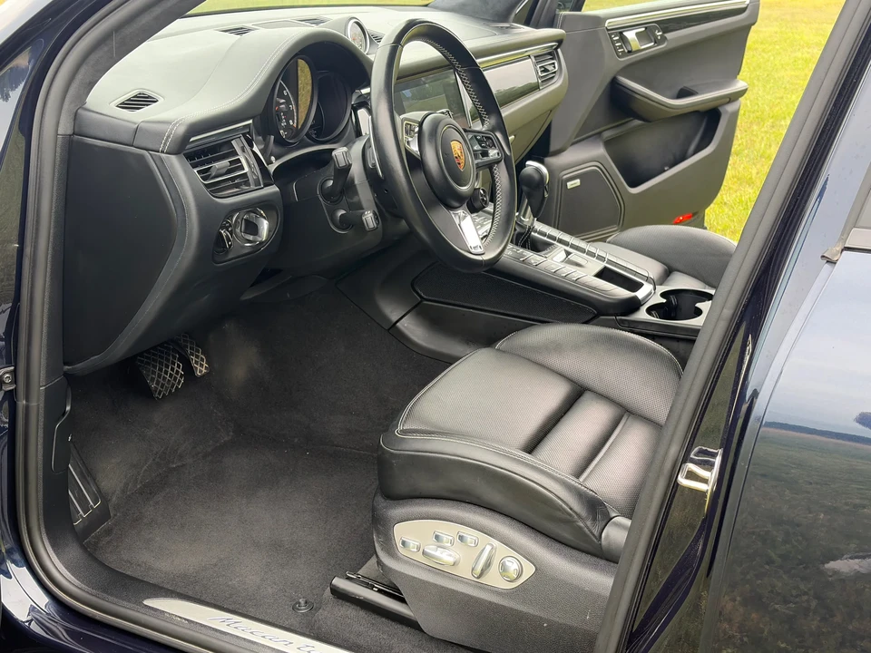2021 Porsche Macan Turbo - Image 23 of 31