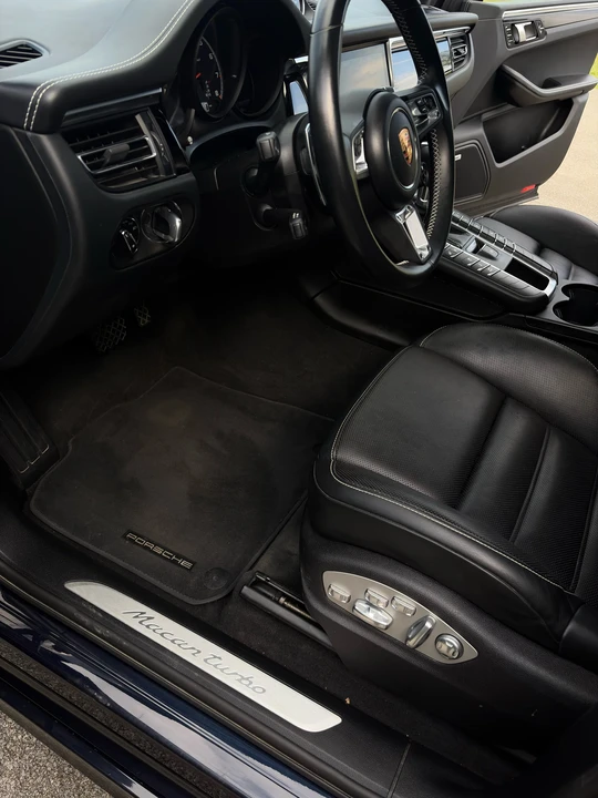2021 Porsche Macan Turbo - Image 27 of 31