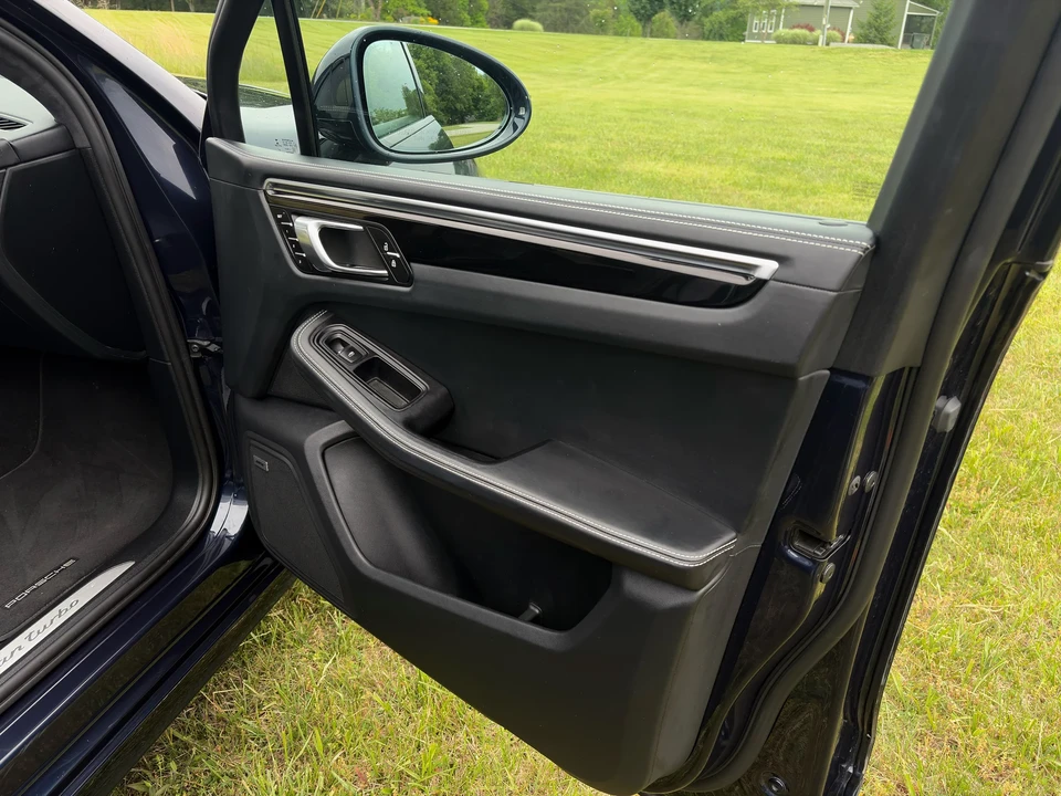 2021 Porsche Macan Turbo - Image 17 of 31