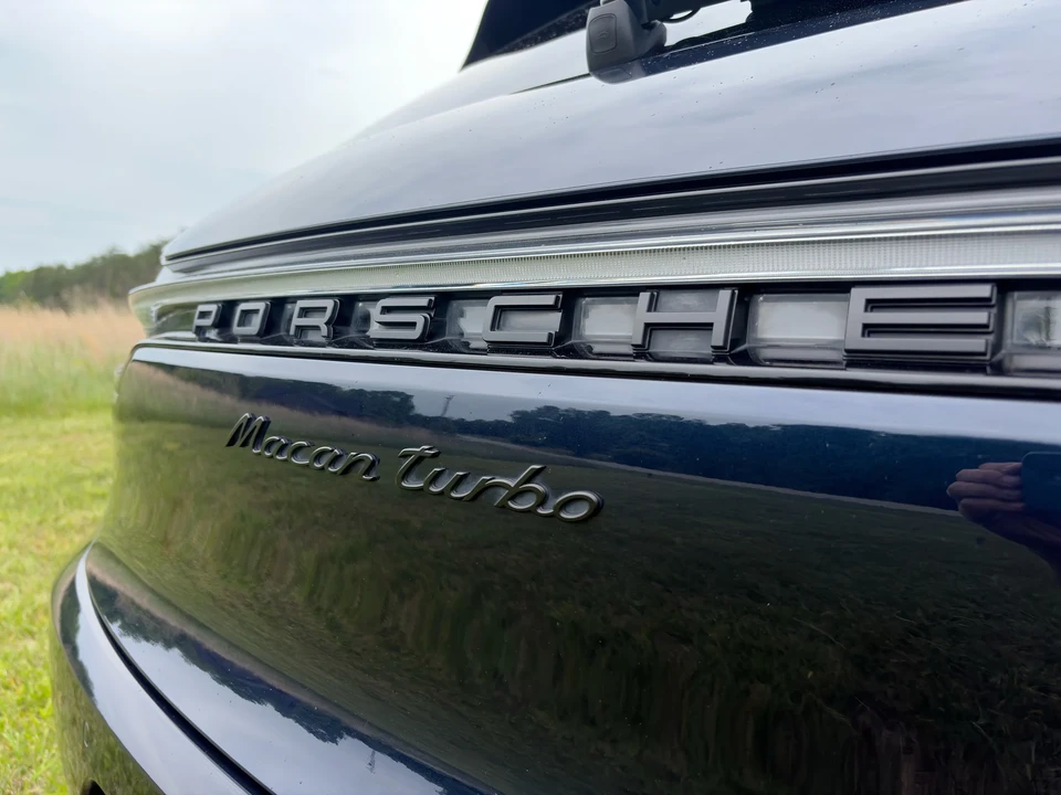 2021 Porsche Macan Turbo - Image 9 of 31