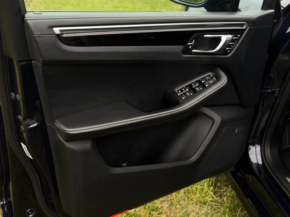 2021 Porsche Macan Turbo - Image 15 of 31