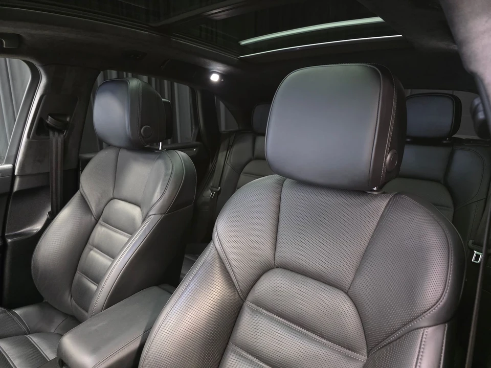 2021 Porsche Macan Turbo - Image 21 of 31