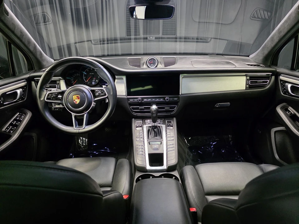 2021 Porsche Macan Turbo - Image 23 of 31