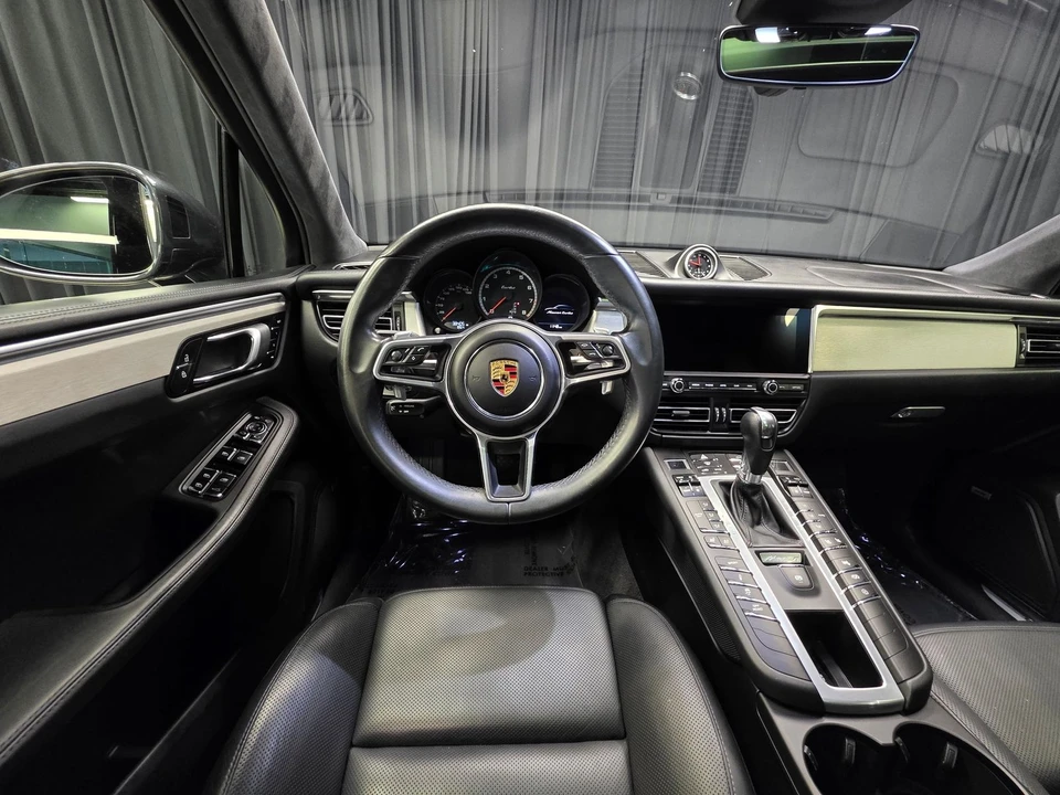 2021 Porsche Macan Turbo - Image 24 of 31