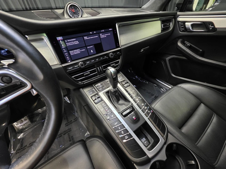 2021 Porsche Macan Turbo - Image 27 of 31
