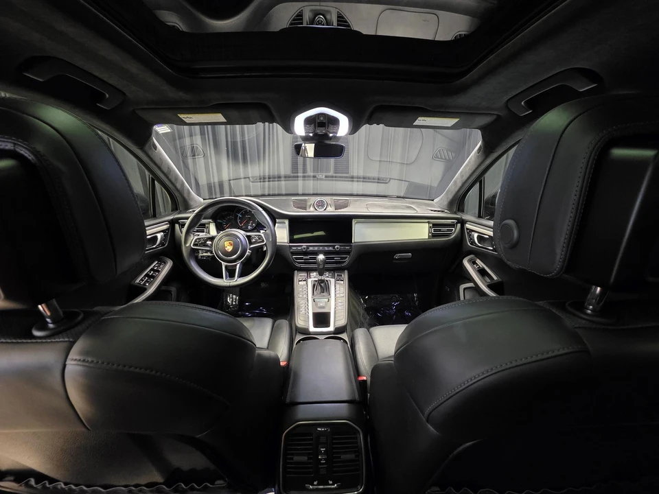 2021 Porsche Macan Turbo - Image 2 of 31