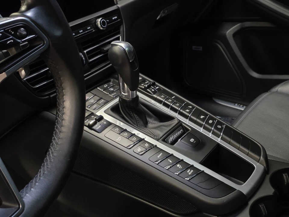 2021 Porsche Macan Turbo - Image 4 of 31