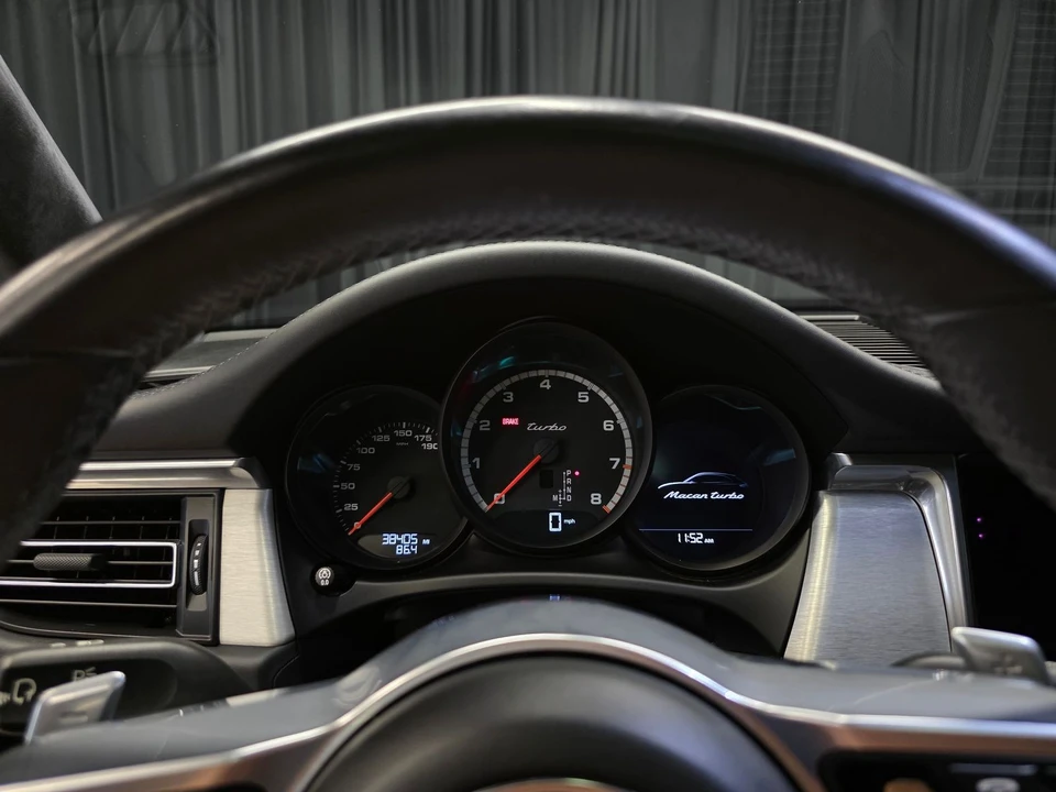 2021 Porsche Macan Turbo - Image 26 of 31