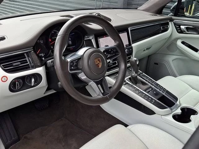 2021 Porsche Macan Turbo - Image 4 of 5