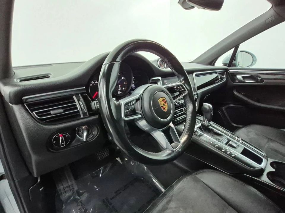 2021 Porsche Macan - Image 4 of 5