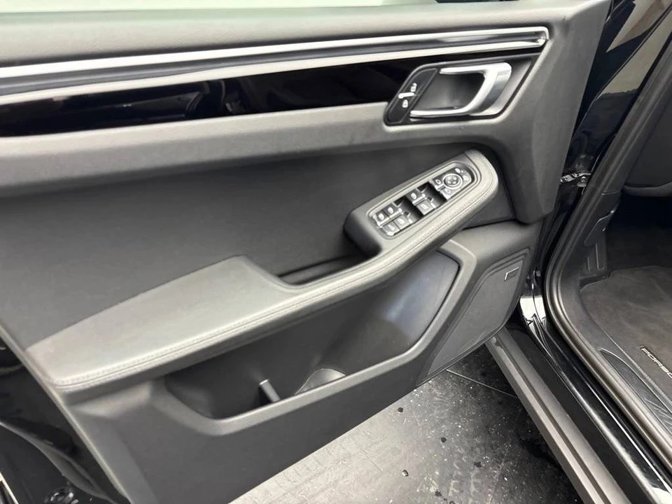 2021 Porsche Macan - Image 4 of 5