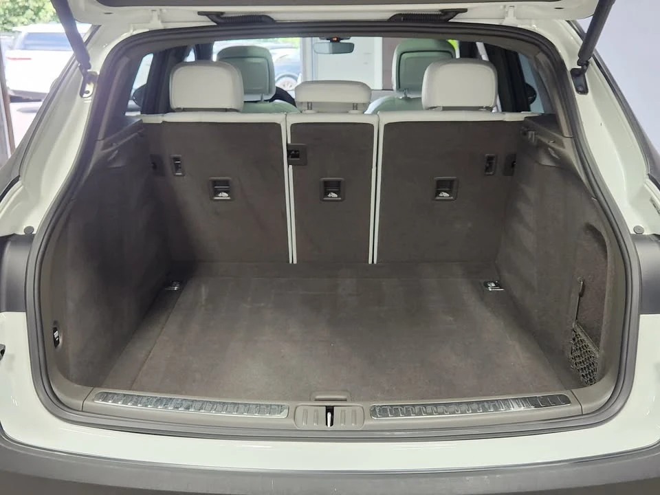 2021 Porsche Macan - Image 12 of 20