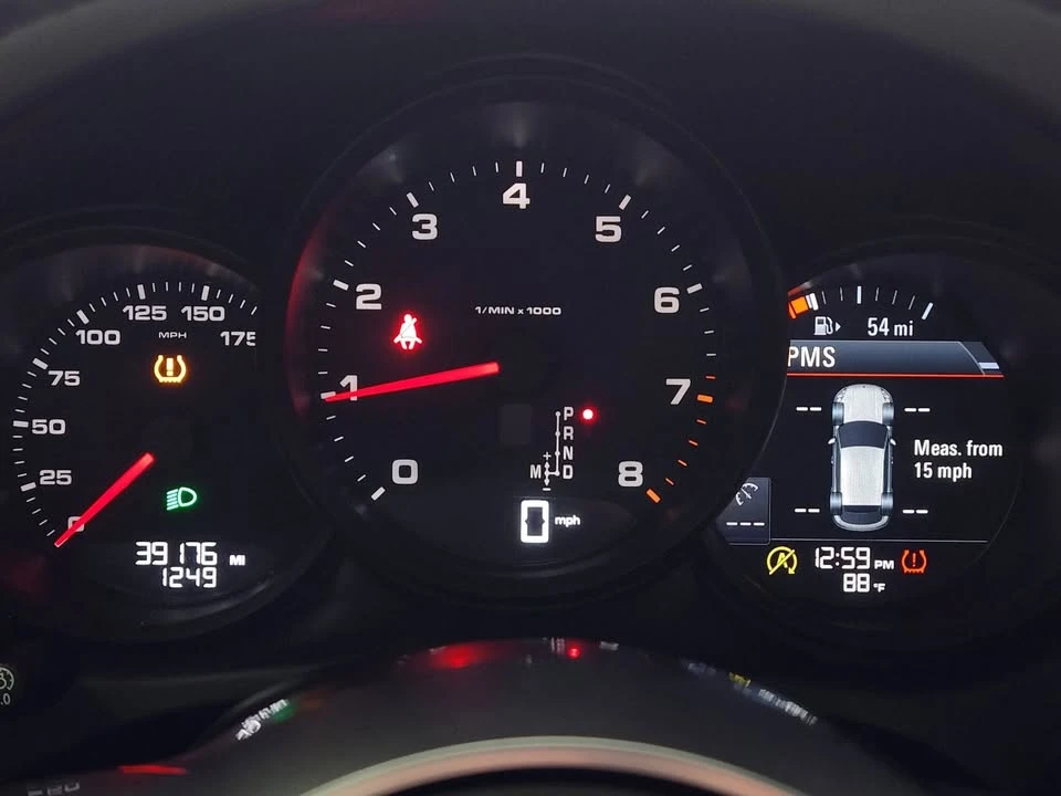 2021 Porsche Macan - Image 18 of 20
