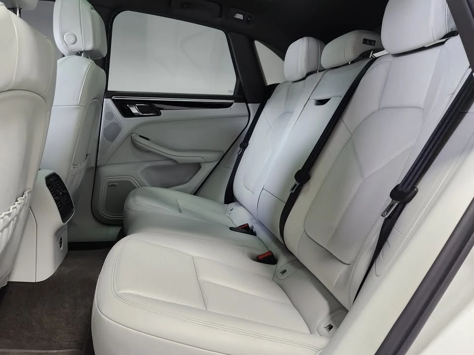 2021 Porsche Macan - Image 11 of 20