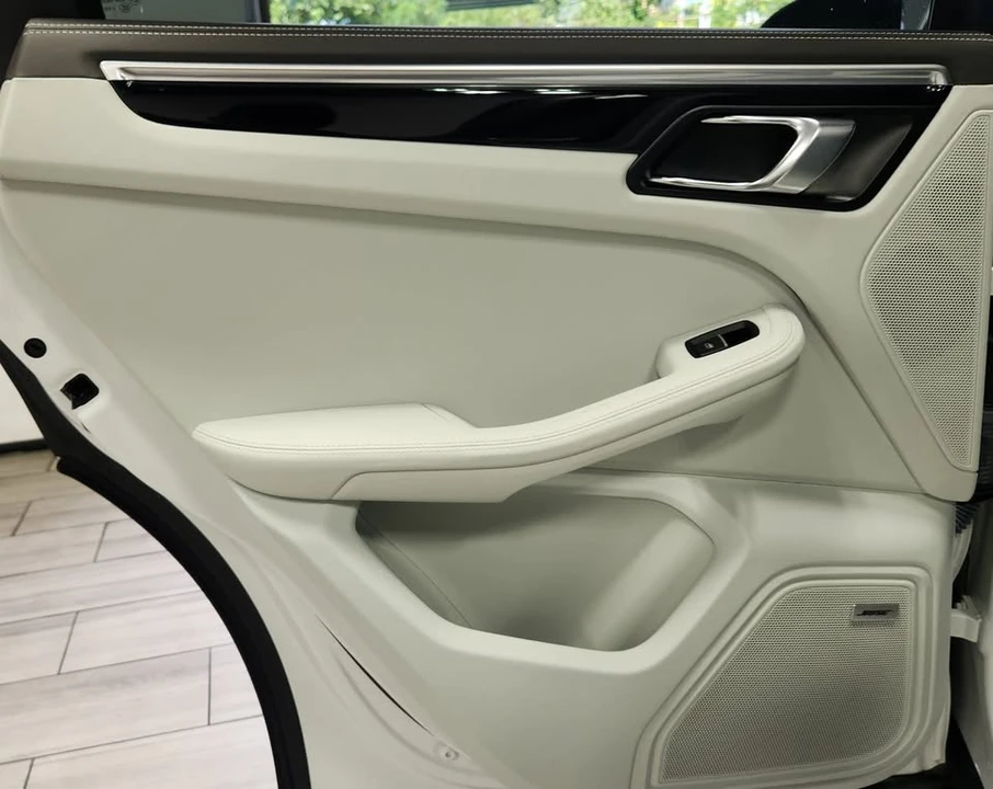 2021 Porsche Macan - Image 10 of 20
