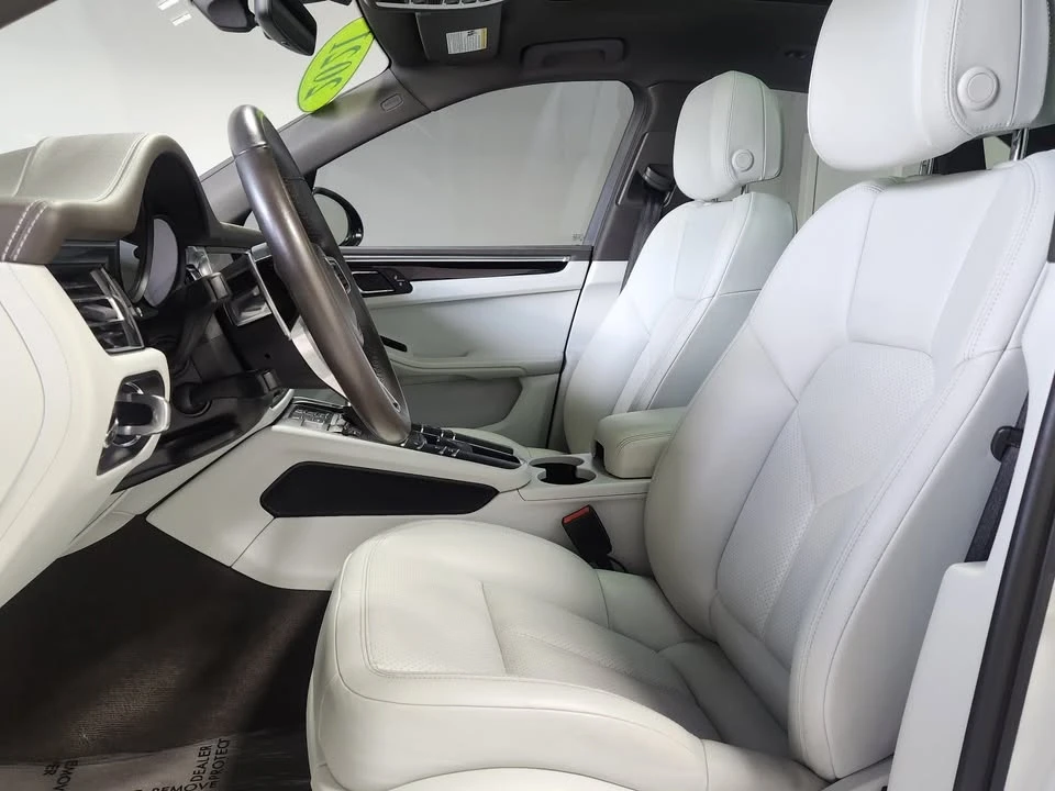 2021 Porsche Macan - Image 9 of 20