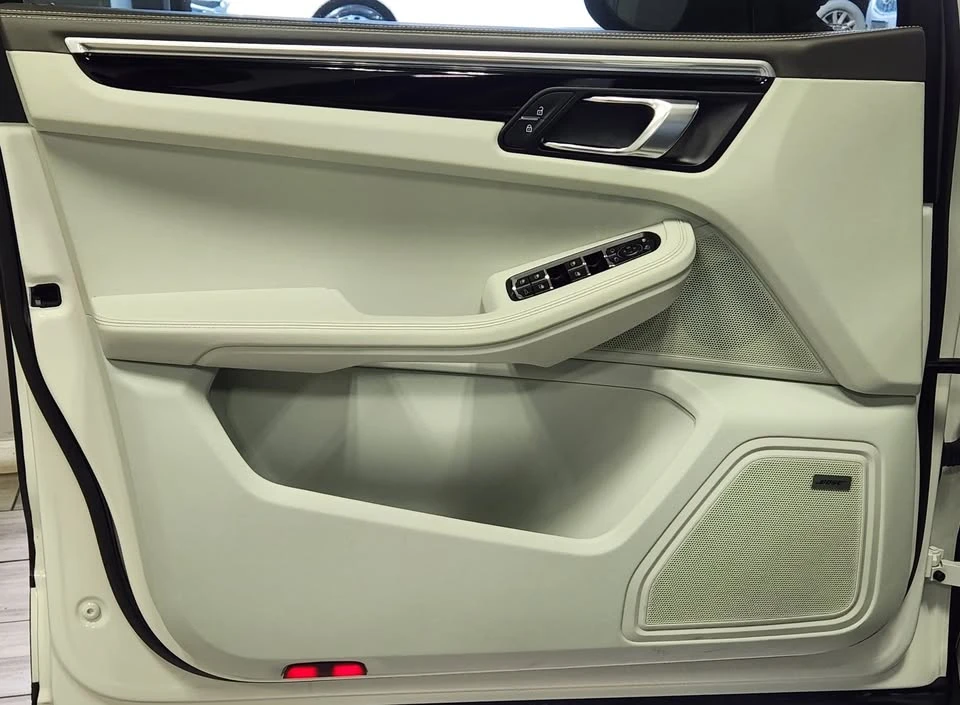 2021 Porsche Macan - Image 8 of 20