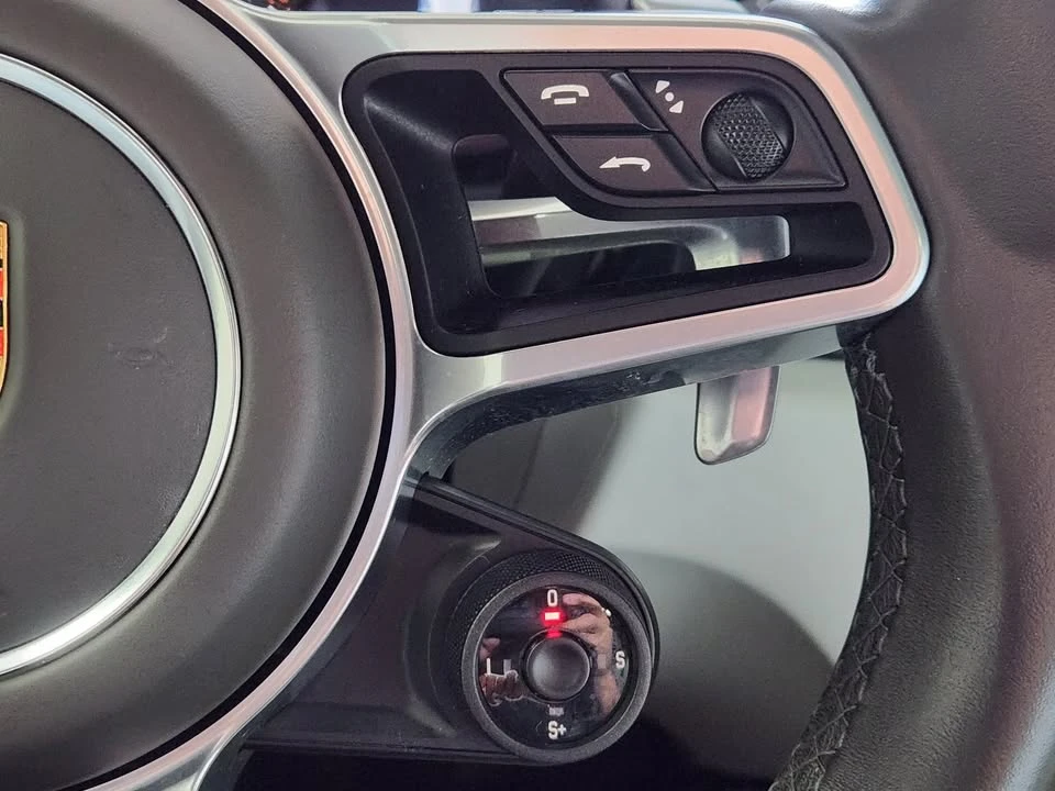 2021 Porsche Macan - Image 16 of 20