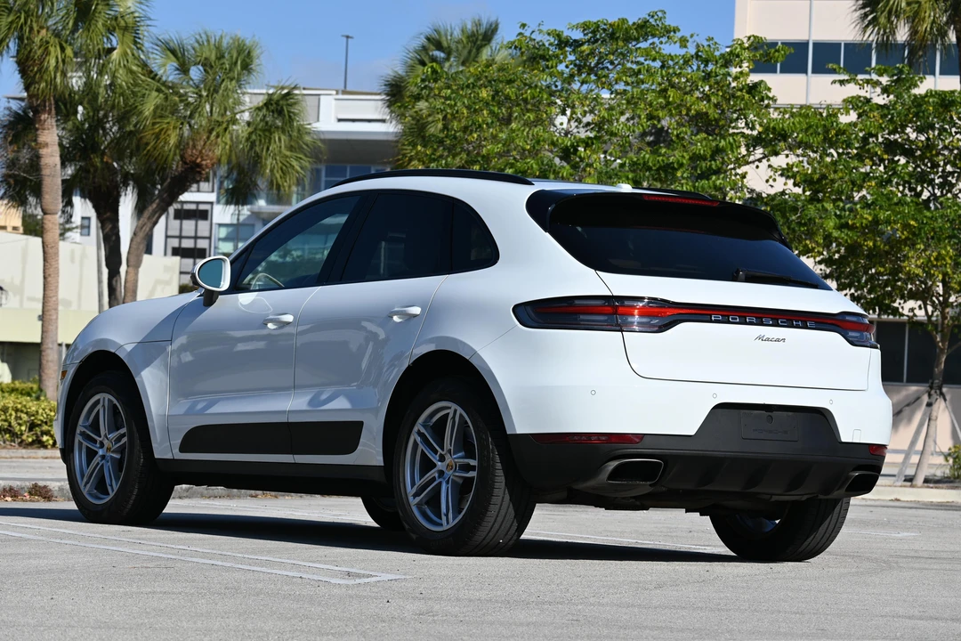 2021 Porsche Macan - Image 17 of 31