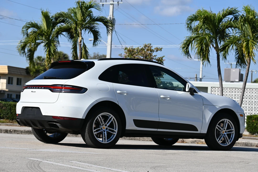2021 Porsche Macan - Image 21 of 31
