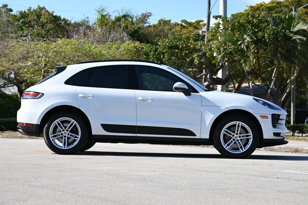 2021 Porsche Macan - Image 22 of 31