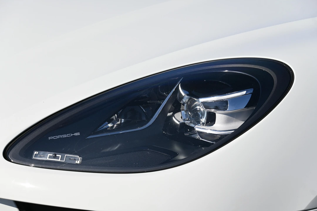 2021 Porsche Macan - Image 30 of 31