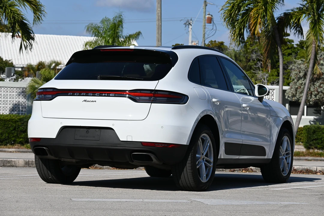 2021 Porsche Macan - Image 19 of 31