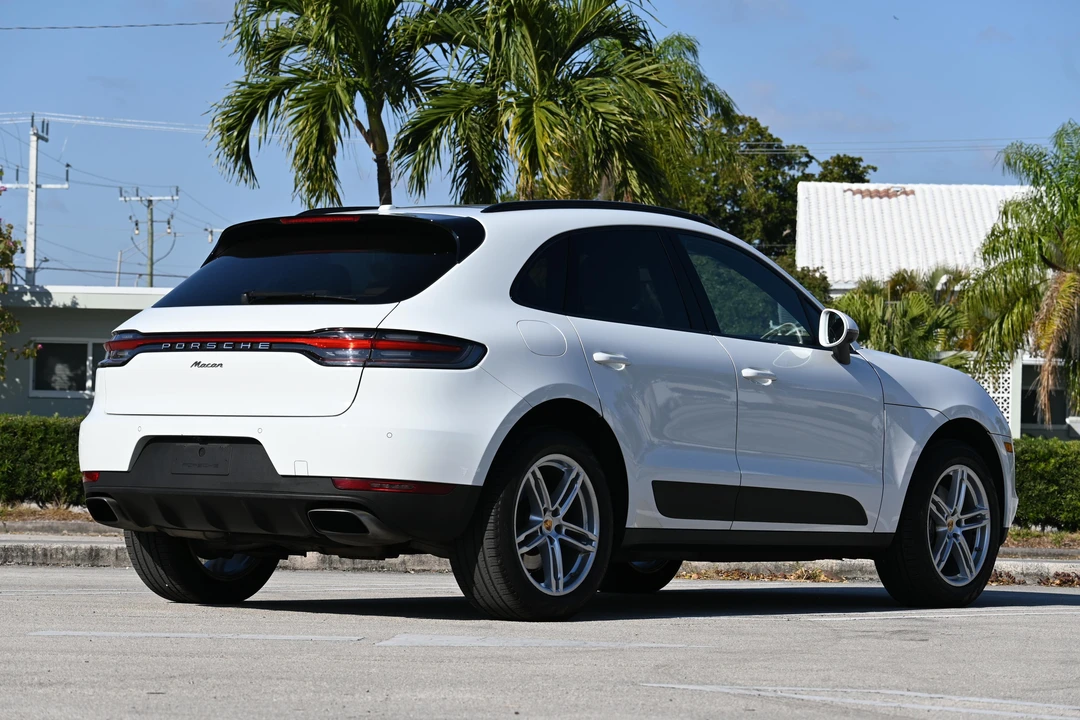 2021 Porsche Macan - Image 20 of 31