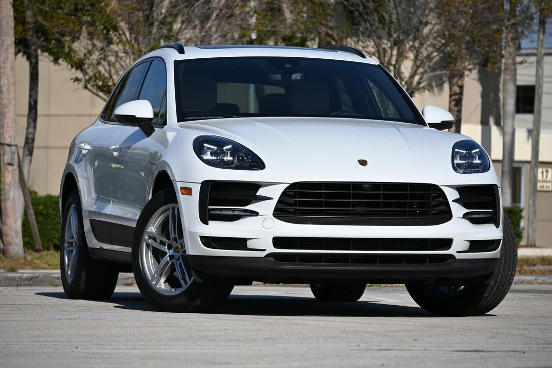 2021 Porsche Macan - Image 26 of 31