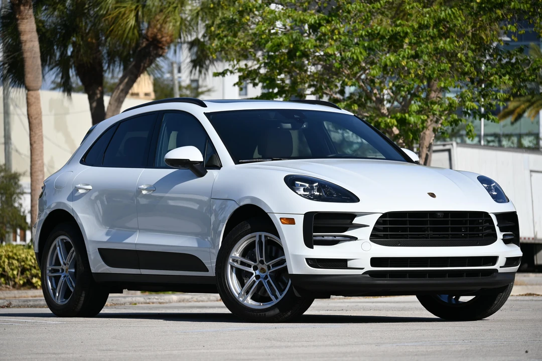 2021 Porsche Macan - Image 24 of 31
