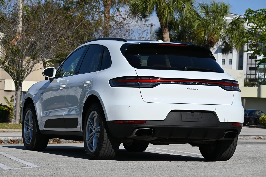 2021 Porsche Macan - Image 18 of 31