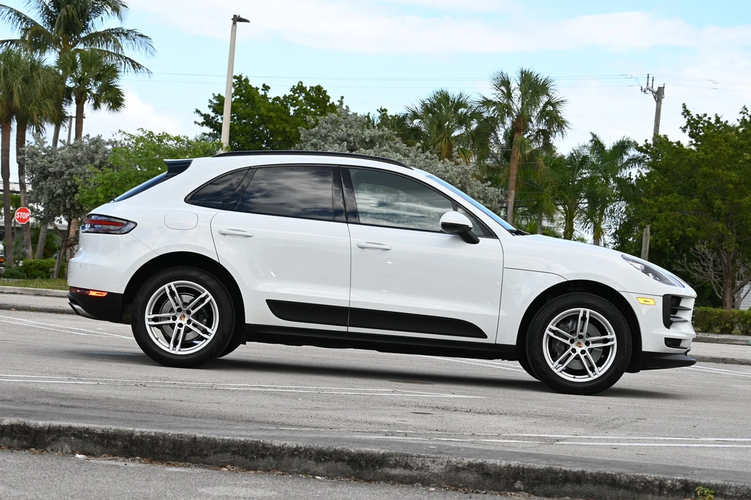2021 Porsche Macan - Image 11 of 31