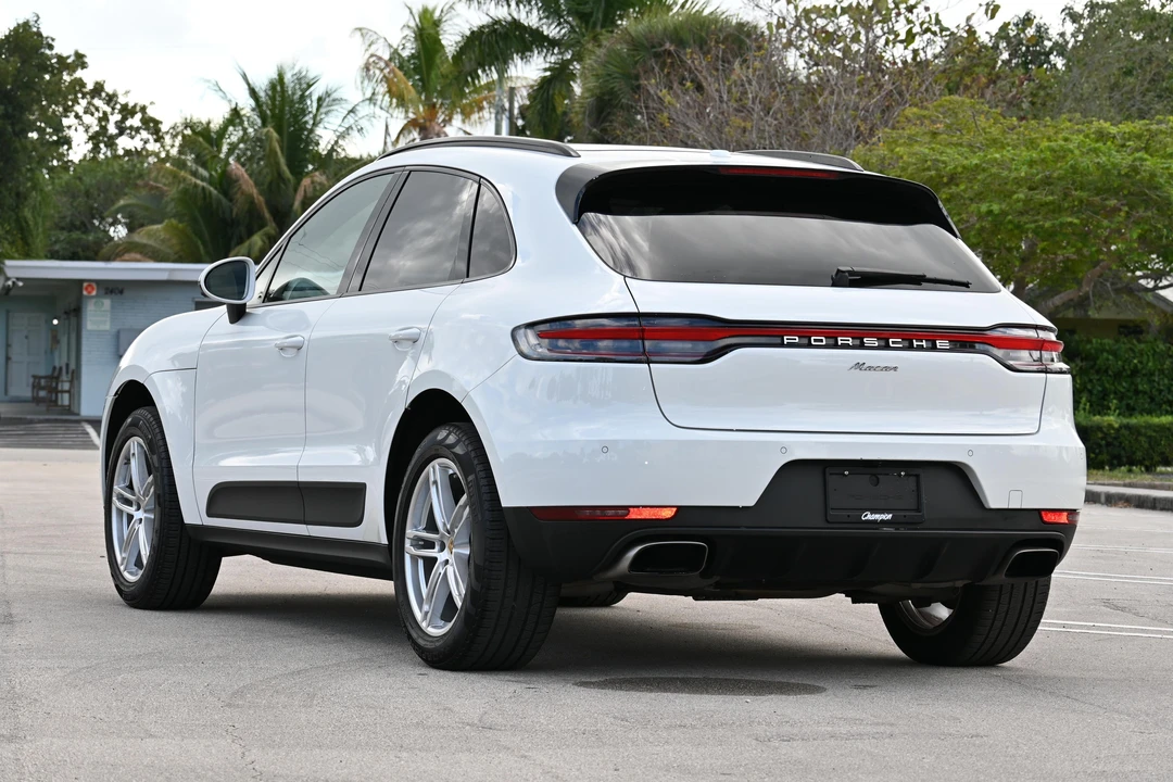 2021 Porsche Macan - Image 9 of 31
