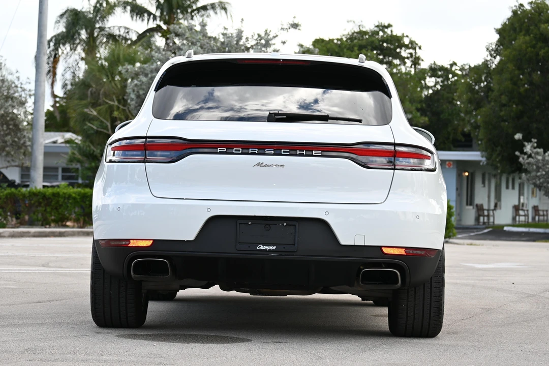 2021 Porsche Macan - Image 10 of 31