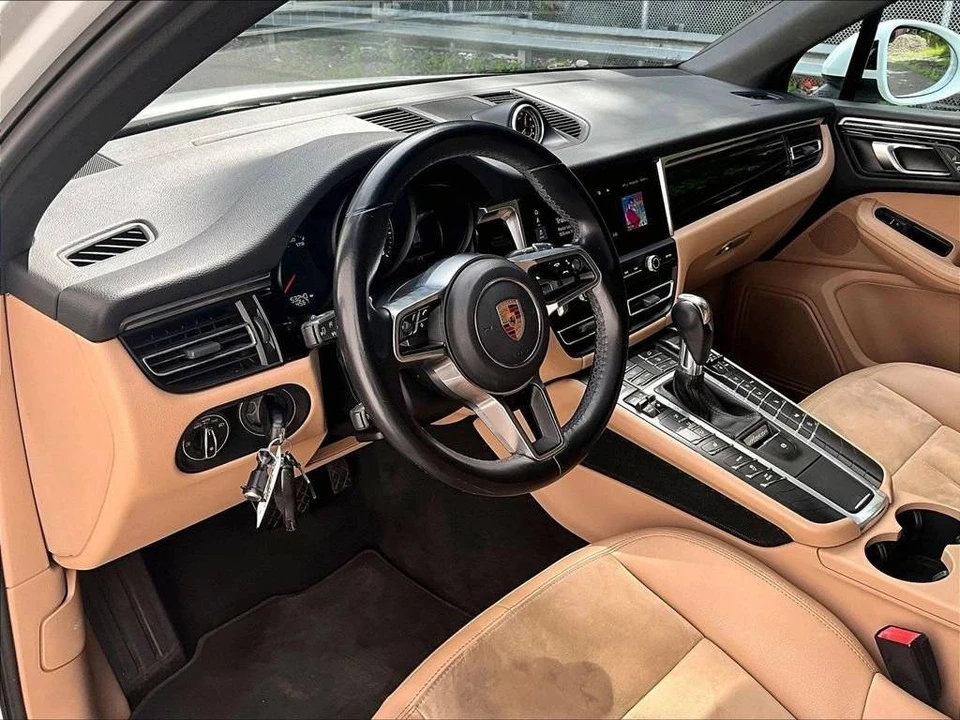 2021 Porsche Macan - Image 4 of 5
